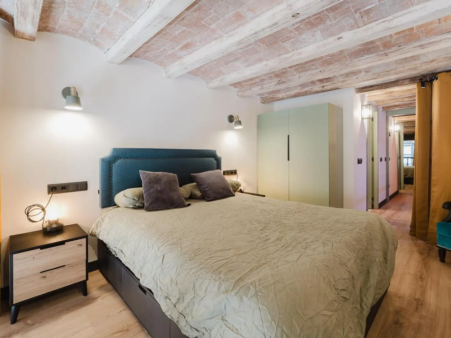 Luxury 2 Story Apartment Near Passeig De Gracia Barcelona Spain