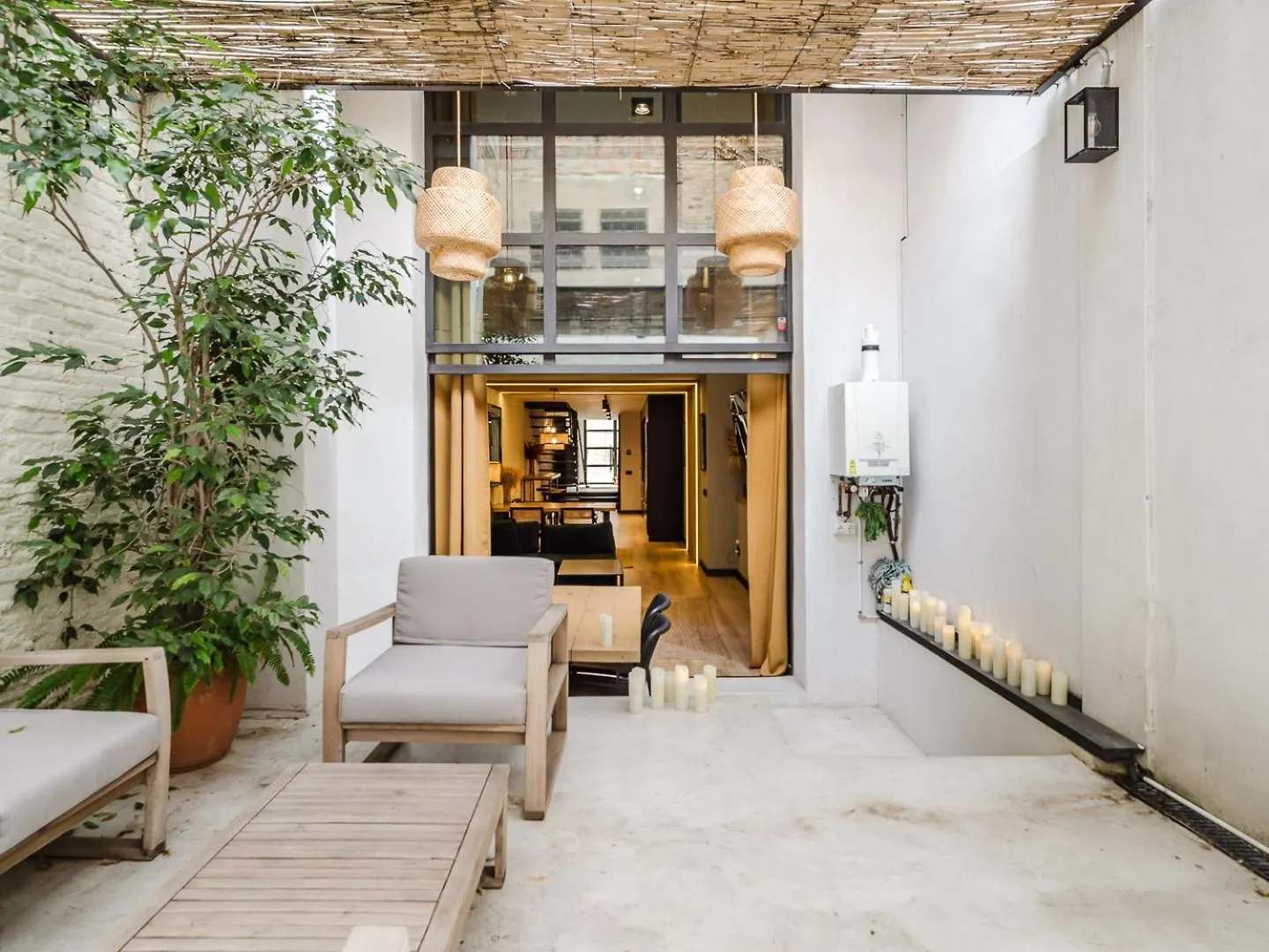 Luxury 2 Story Apartment Near Passeig De Gracia Barcelona