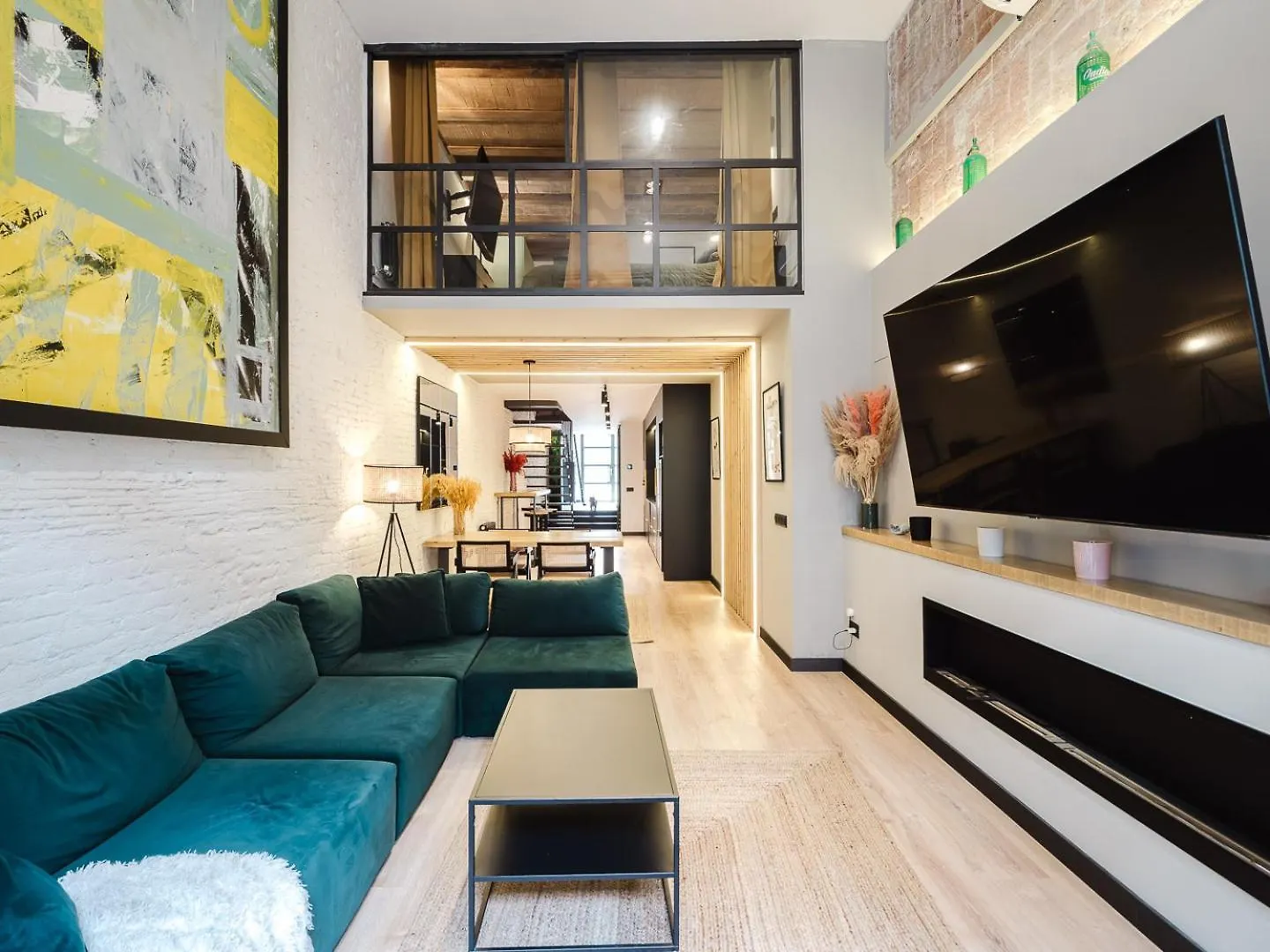 Luxury 2 Story Apartment Near Passeig De Gracia Barcelona