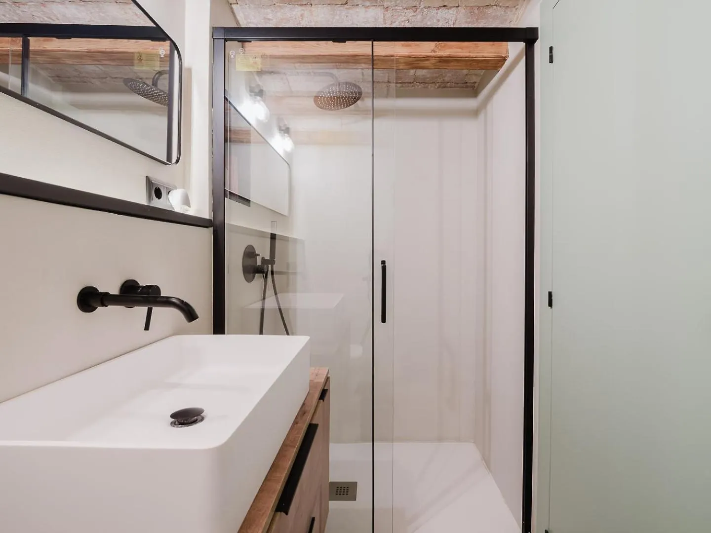 Luxury 2 Story Apartment Near Passeig De Gracia Barcelona Spain