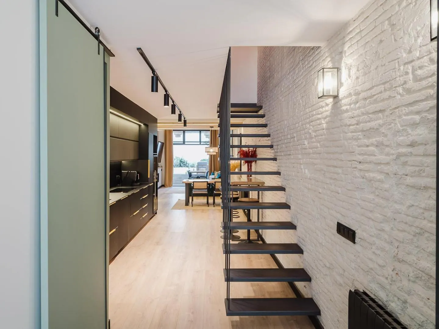 Luxury 2 Story Apartment Near Passeig De Gracia Barcelona