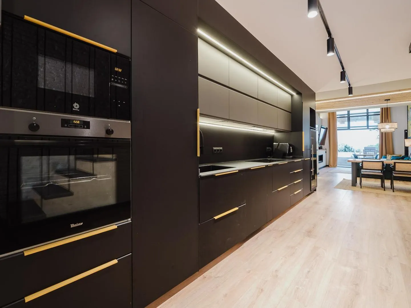 Luxury 2 Story Apartment Near Passeig De Gracia Barcelona