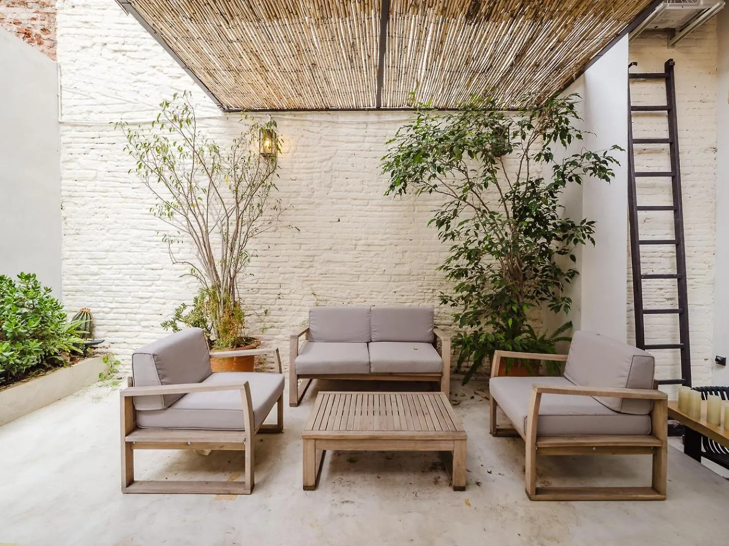 Luxury 2 Story Apartment Near Passeig De Gracia Barcelona Spain