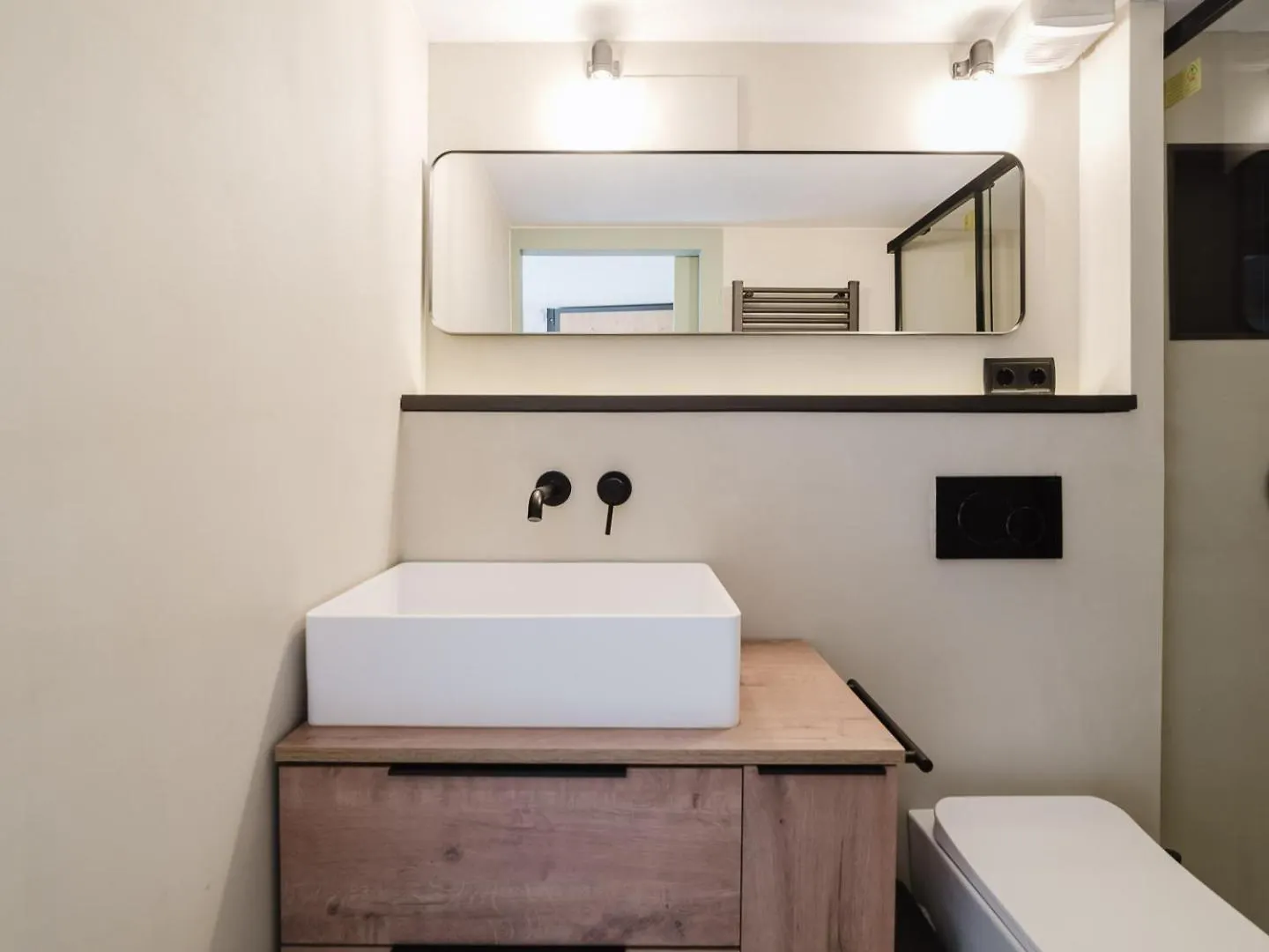 Luxury 2 Story Apartment Near Passeig De Gracia Barcelona