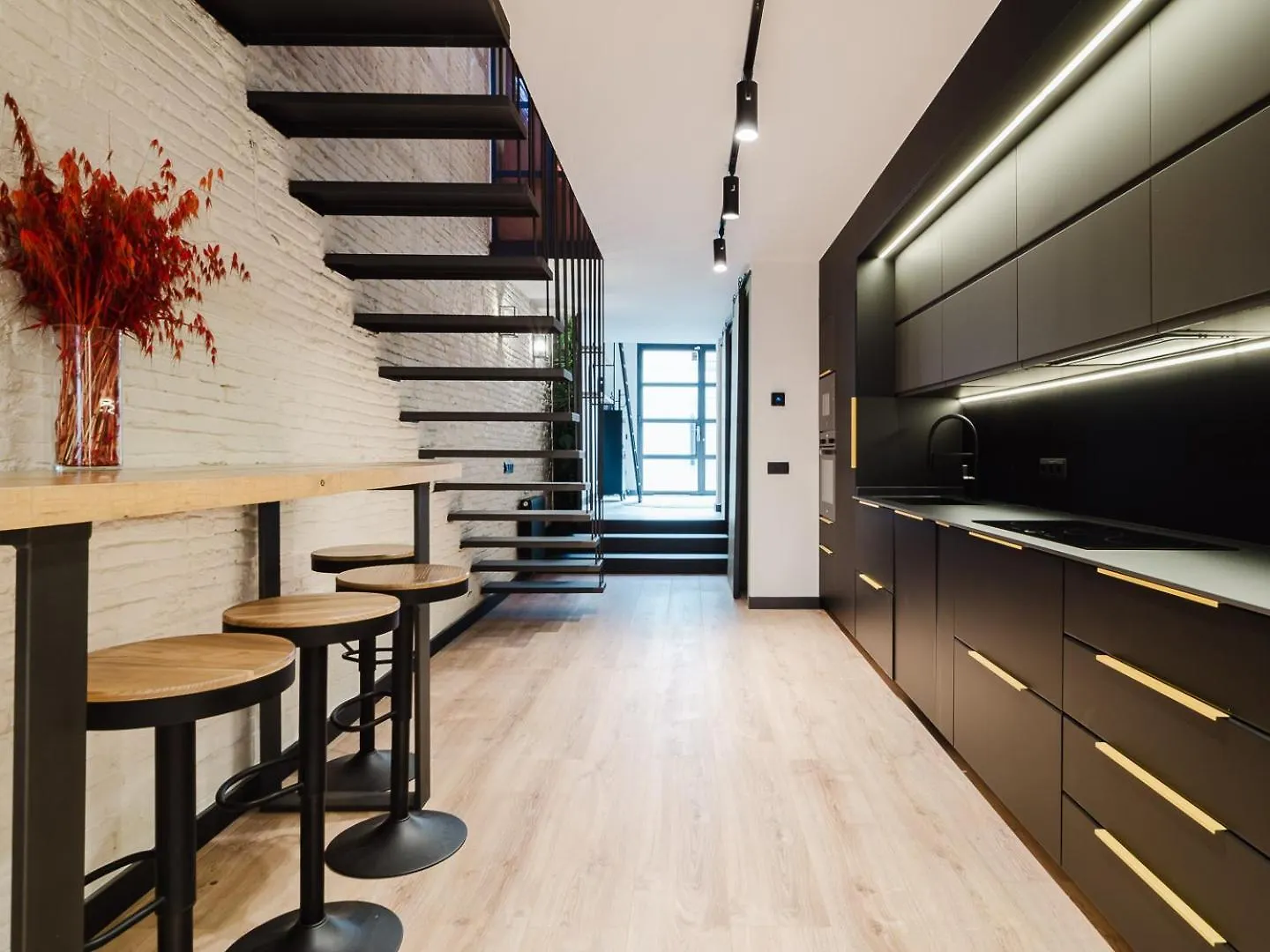 Luxury 2 Story Apartment Near Passeig De Gracia Barcelona