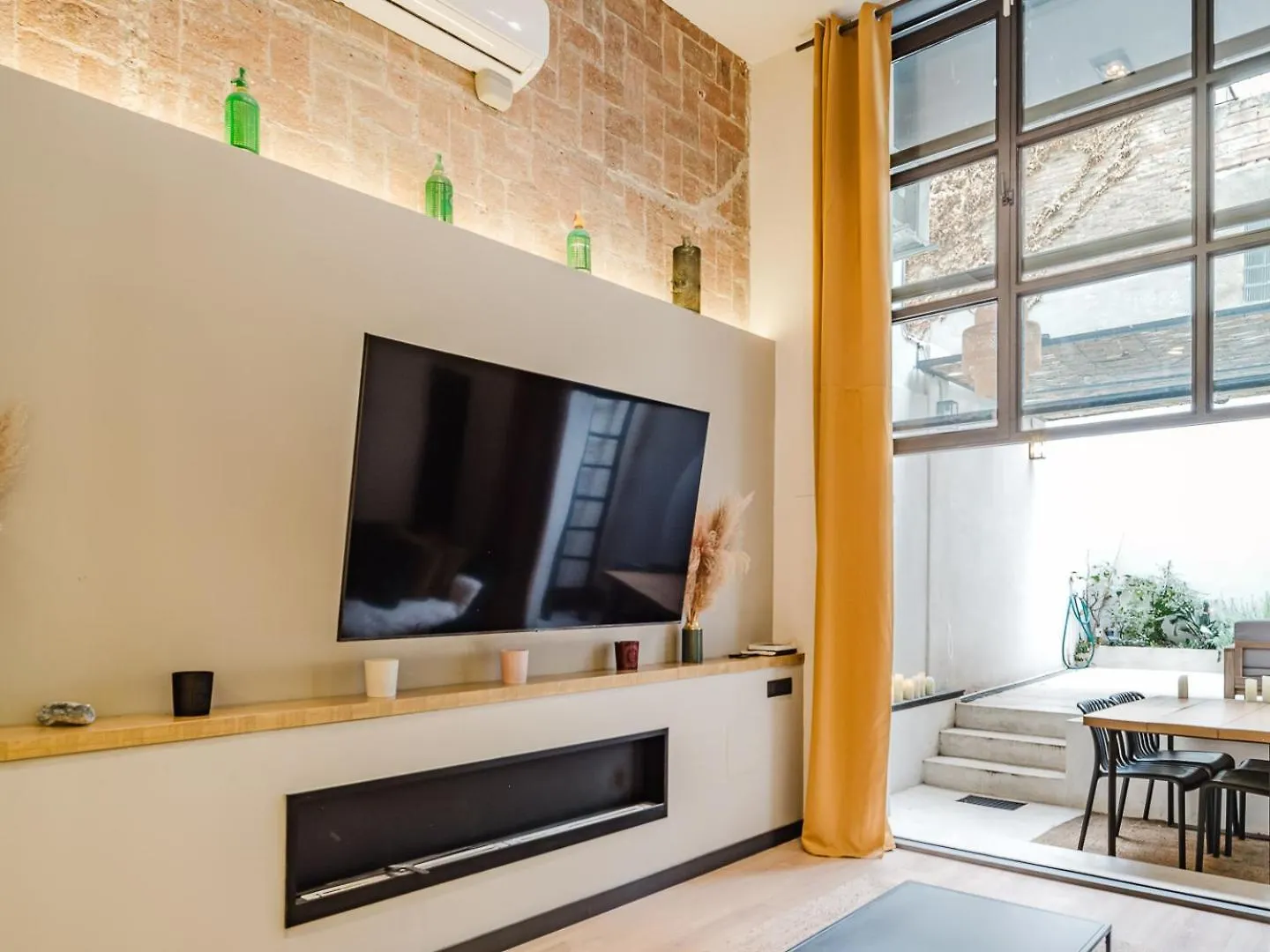 Luxury 2 Story Apartment Near Passeig De Gracia Barcelona