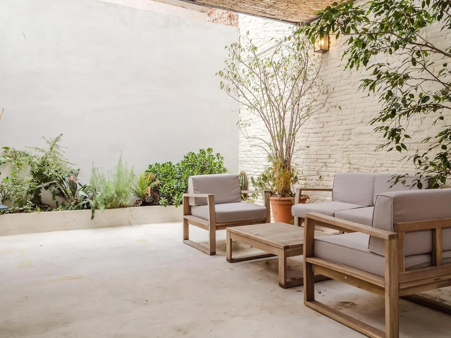 Luxury 2 Story Apartment Near Passeig De Gracia Barcelona