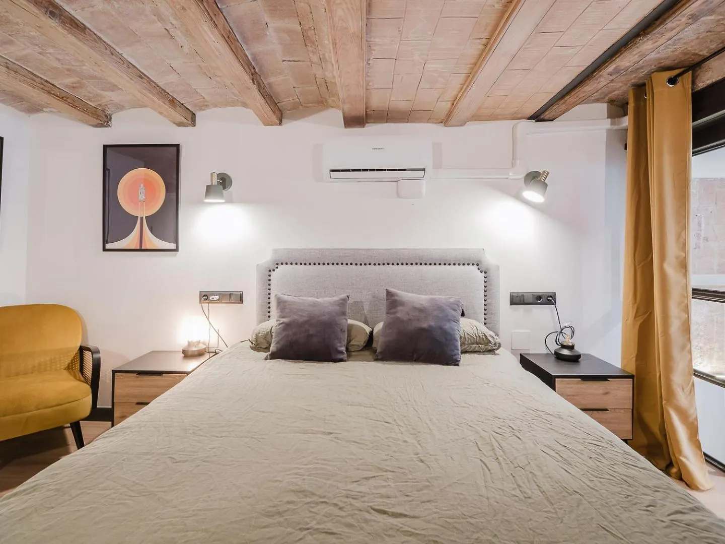 Luxury 2 Story Apartment Near Passeig De Gracia Barcelona
