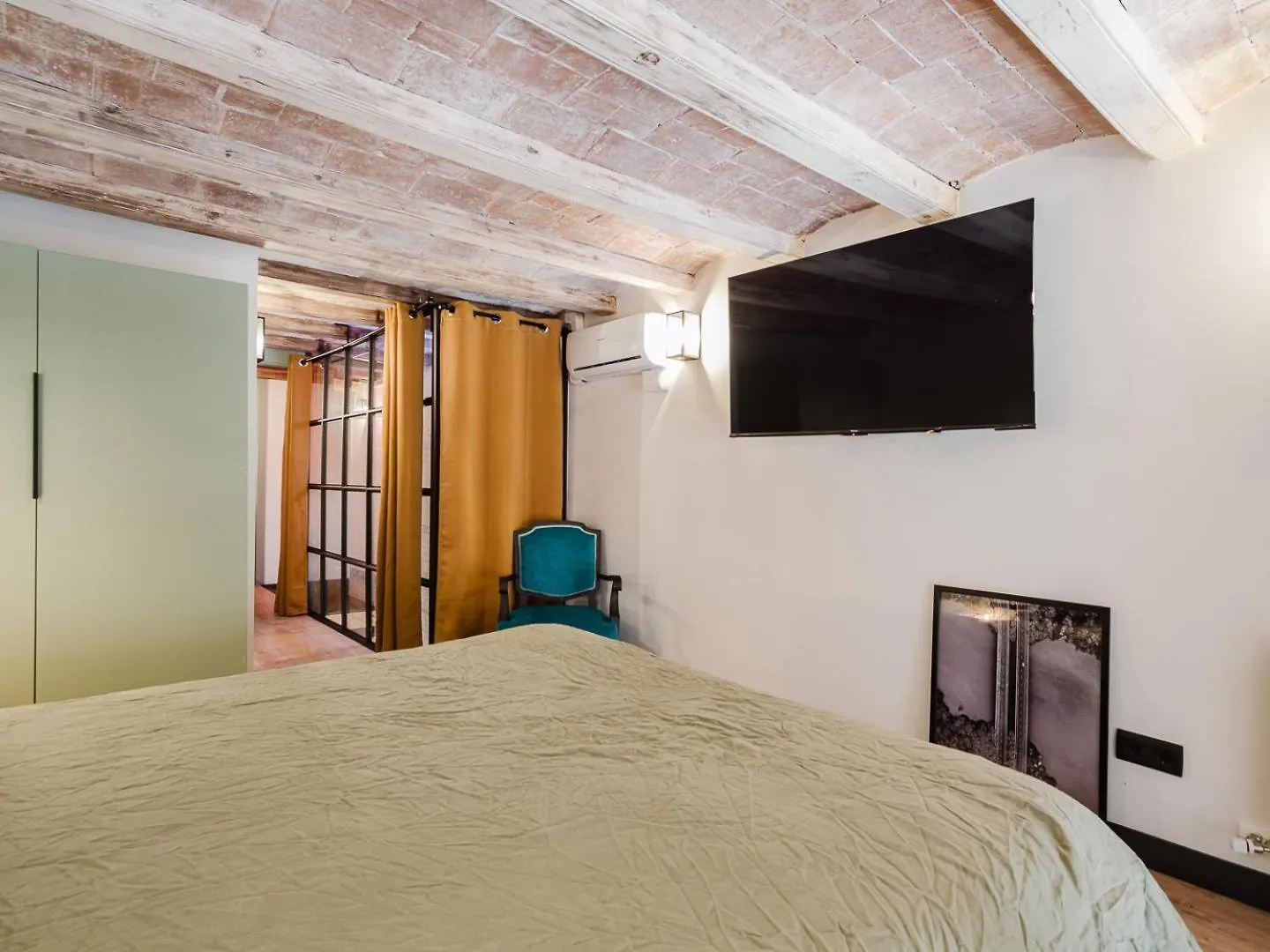 Luxury 2 Story Apartment Near Passeig De Gracia Barcelona Spain