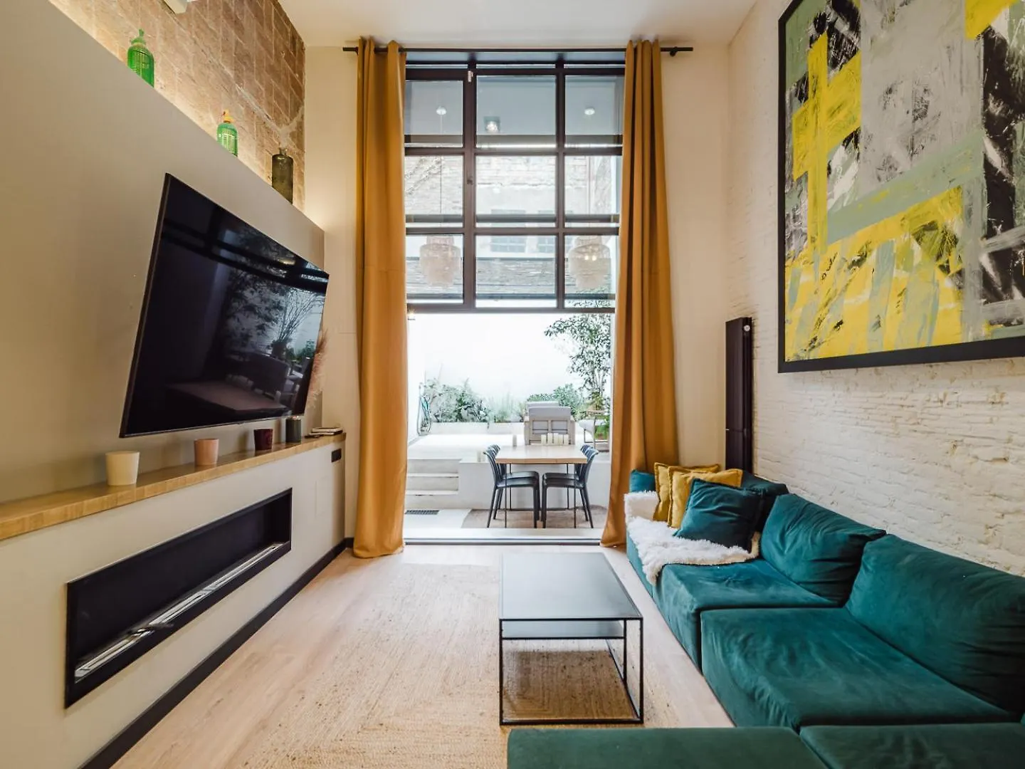 Luxury 2 Story Apartment Near Passeig De Gracia contacts